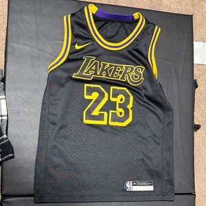 LeBron James jersey kids size medium
